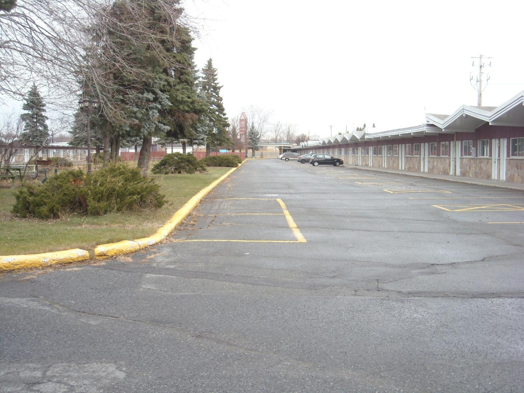 Grand Motel Saint-Hubert Longueuil Exterior foto